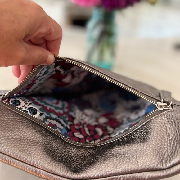 Vera Bradley rare leather crossbody quilted in Caspian Sea design bag/pu… - Picture 4 of 7